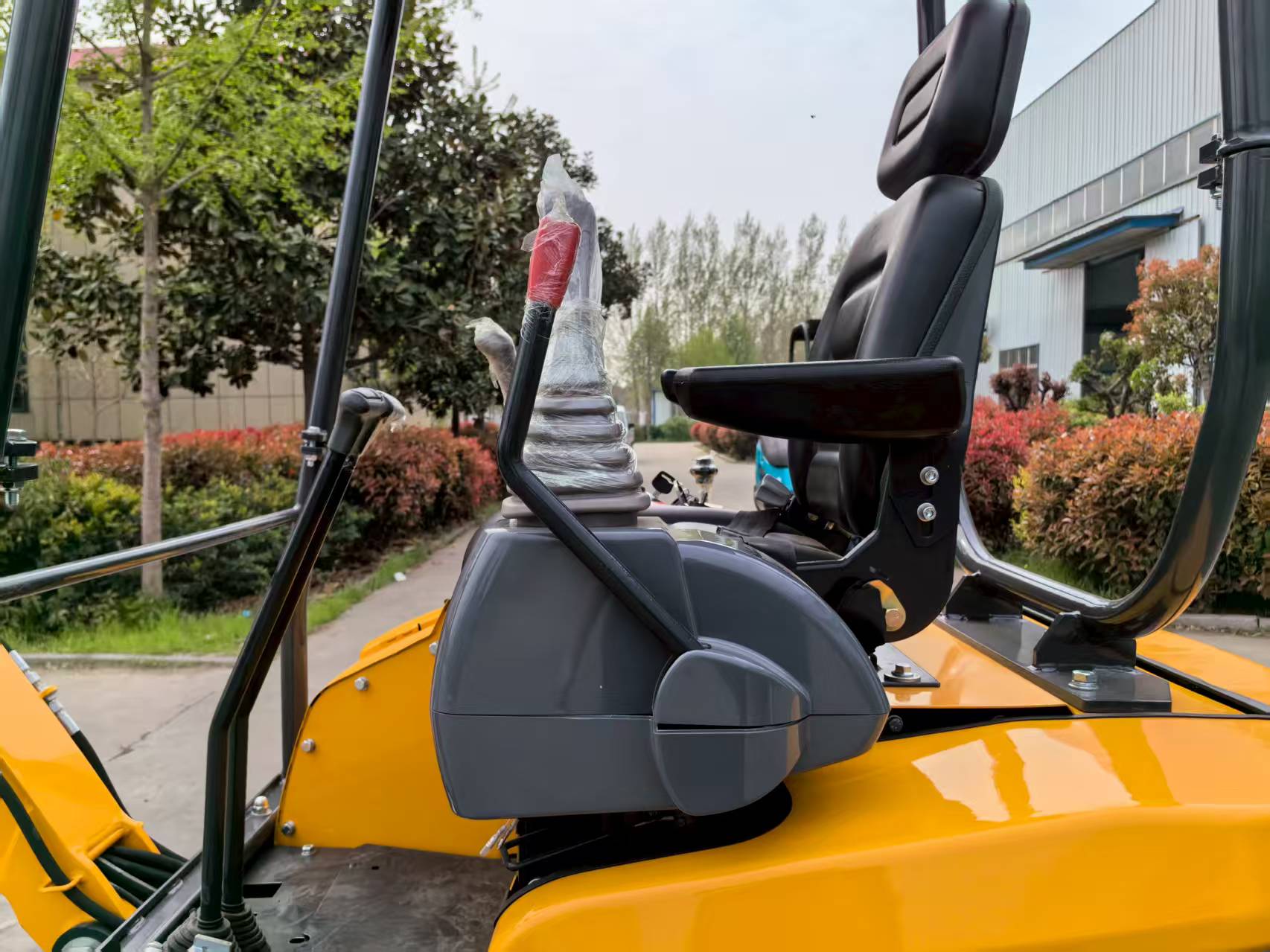 2トン級テールレス小型掘削機、EPAエンジン搭載、中国製カス - Urban Farming Is のレビューと価格